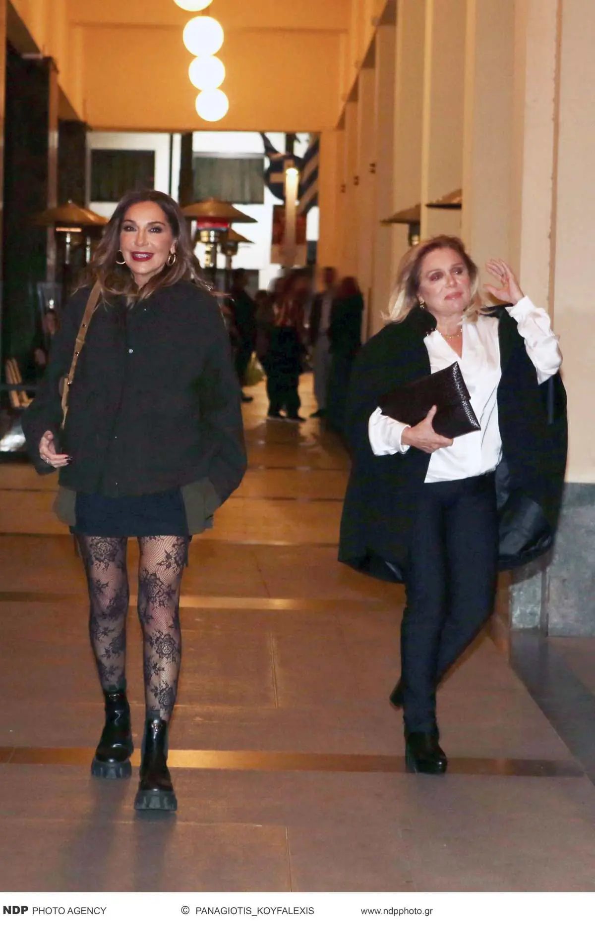 Δέσποινα Βανδή: Νυχτερινή βόλτα στο κέντρο της Αθήνας με τη Μαρία Καβογιάννη (Φωτογραφίες) 9 Η Δέσποινα Βανδή και η Μαρία Καβογιάννη