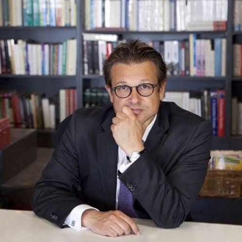 Ο εφοπλιστής Ιωάννης Κούστας απέκτησε το συλλεκτικό χαλί «Lolita» για 45.000 δολάρια μετά από μάχη με τον δικηγόρο Στέλιο Γκαρίπη – «Η τέχνη δεν γνωρίζει κρίση» 4 Ο δικηγόρος Στέλιος Γκαρίπης