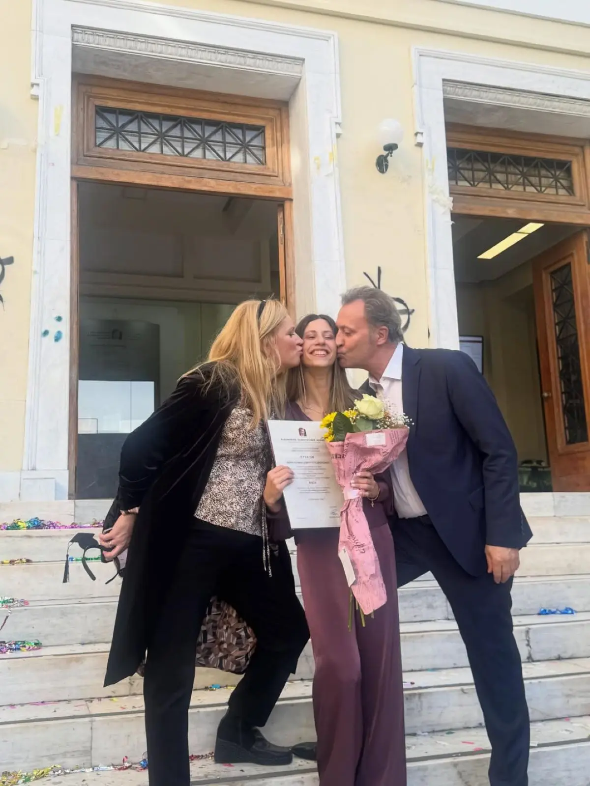 Ο Δημήτρης Οικονόμου και η οικογένειά του