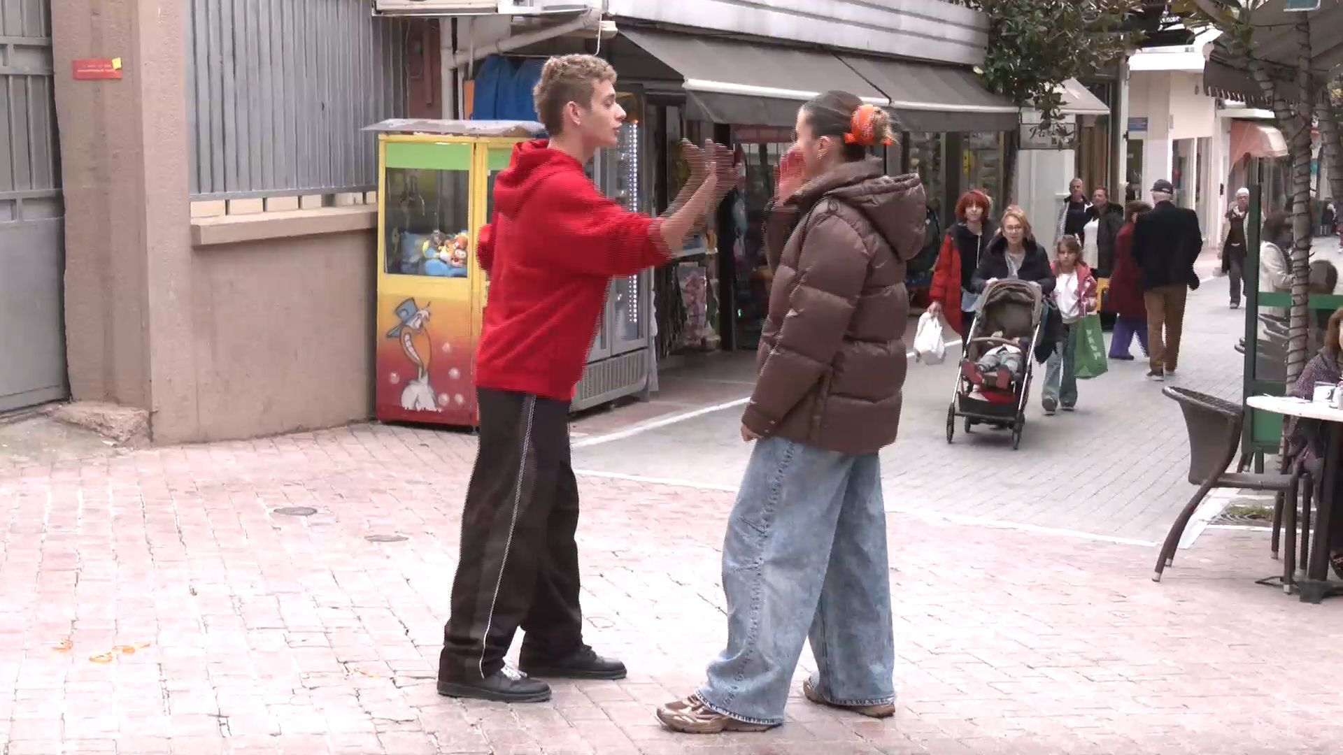 divmathites-toy-1oy-gel-lamias-stelnoyn-minyma-ochi-sti-via-kata-ton-gynaikondiv-1764078394