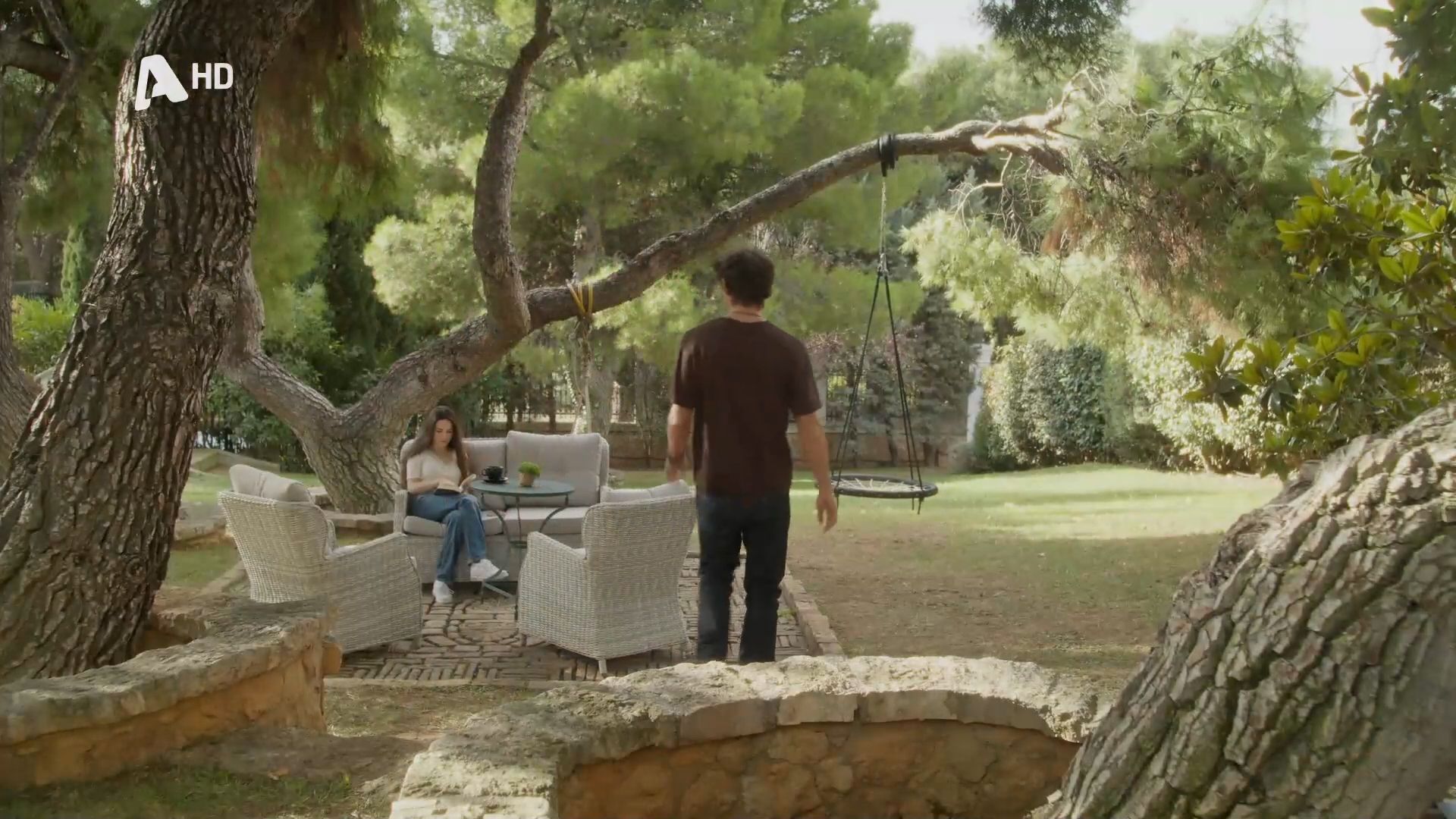 divΝα-μαγαπάς-Ο-Λευτέρης-ζητά-εξηγήσεις-από-την-Άννα-για-την-ξαφνική-αλλαγή-στη-συμπεριφορά-τηςdiv