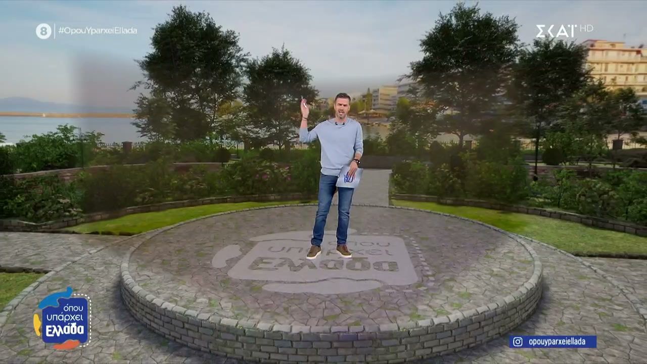 divΟ-Γιάννης-Τσιμιτσέλης-μας-υποδέχεται-στο-καινούργιο-πλατό-του-Όπου-Υπάρχει-Ελλάδαdiv