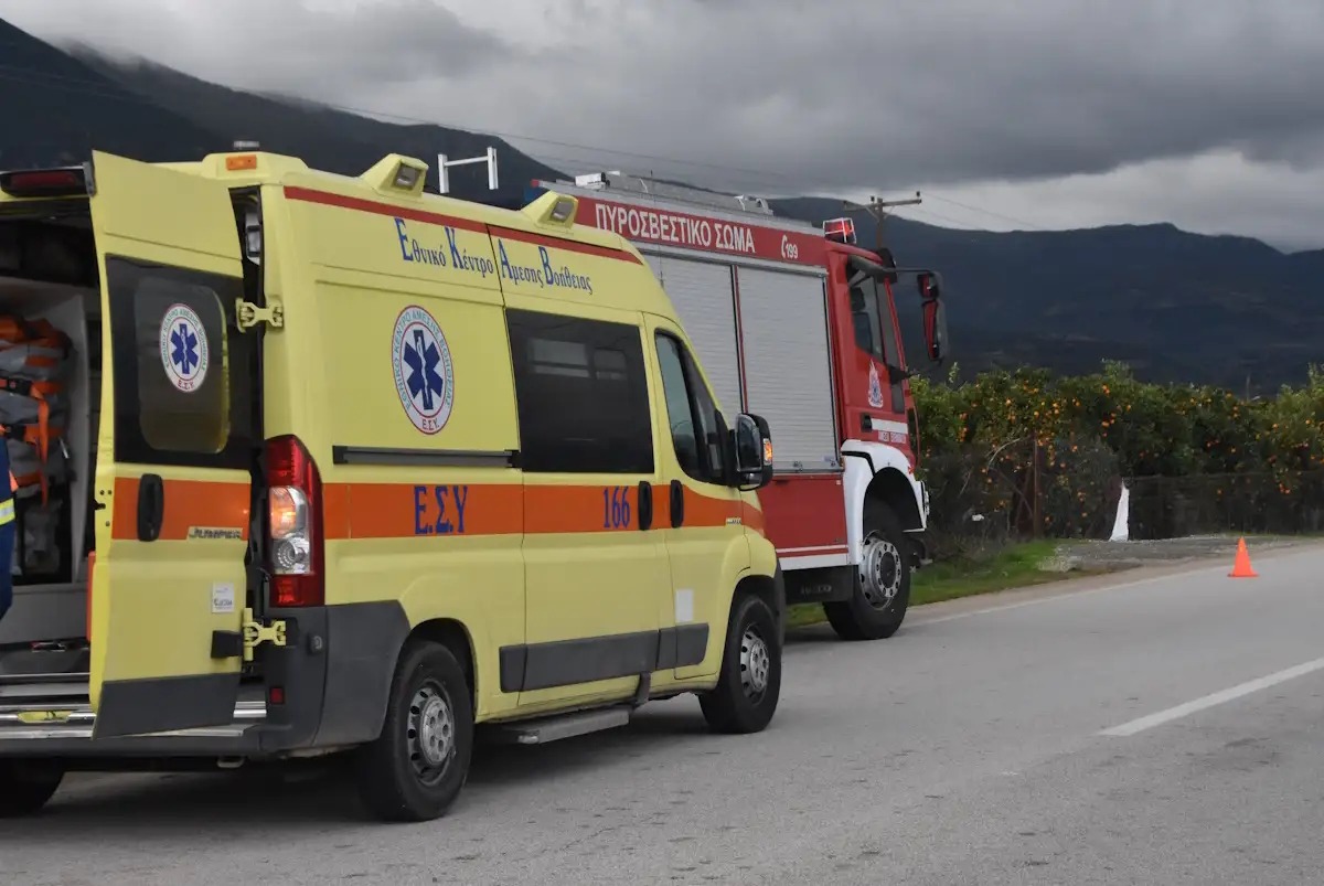 Λεωφόρος Σχιστού: Άνδρας απειλούσε να πηδήξει από γέφυρα, πείστηκε και κατέβηκε ασφαλής