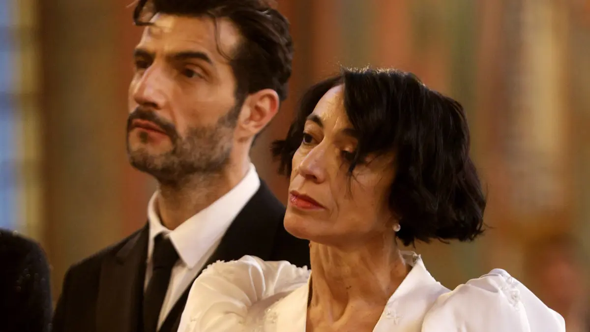 Νίκος Κουρής: «Η προσωπική μου ζωή είναι εξαιρετική» 2 Η Έλενα Τοπαλίδου και ο Νίκος Κουρής στον γάμο τους.