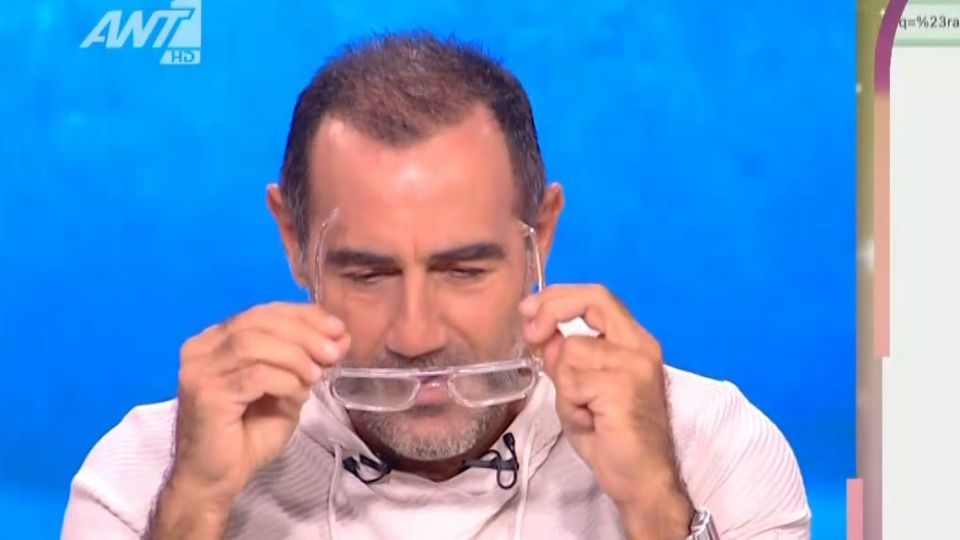 eliosan-sta-gelia-epiko-trolarisma-tiletheatrias-gia-ta-gyalia-toy-kanaki-1762369096