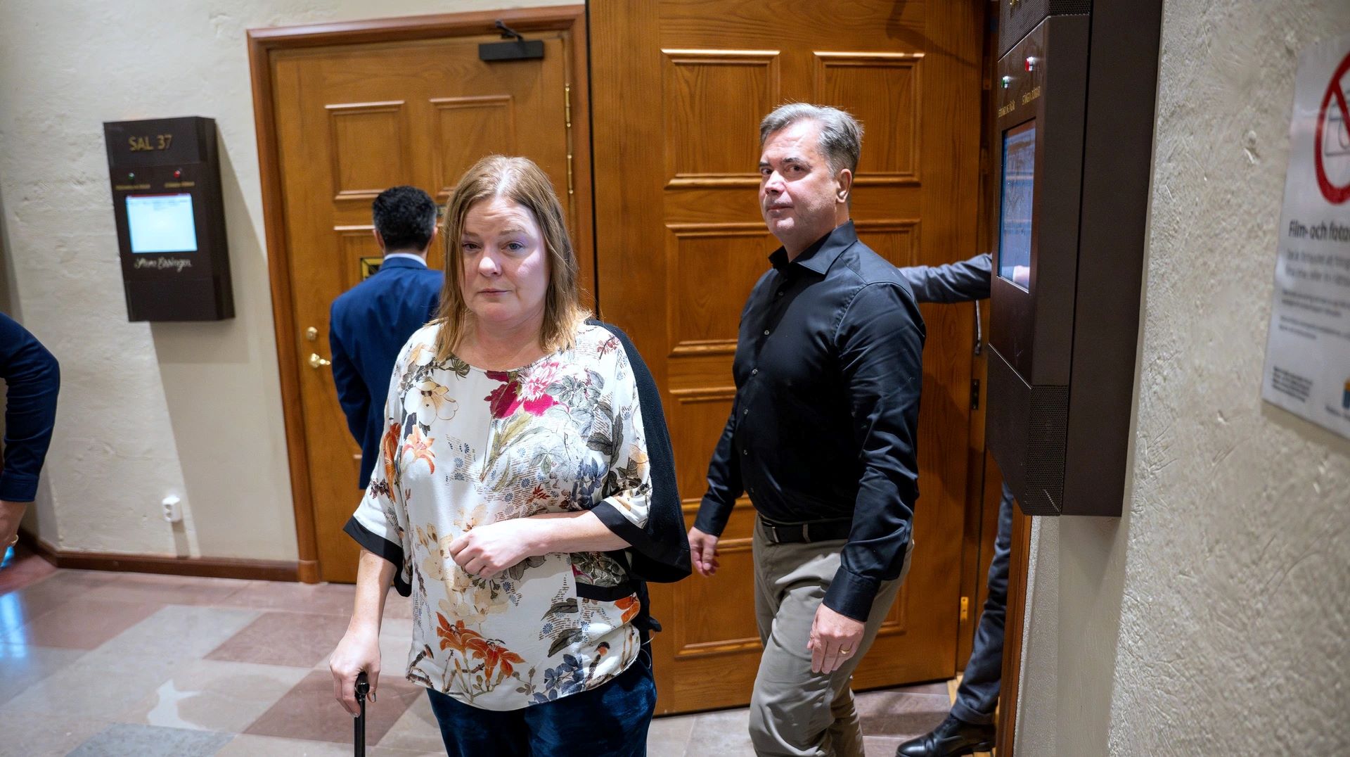 Σοκαριστικό βίντεο: Γυναίκα εκτοξεύεται 6 μέτρα από τρενάκι σε λούνα παρκ στη Στοκχόλμη