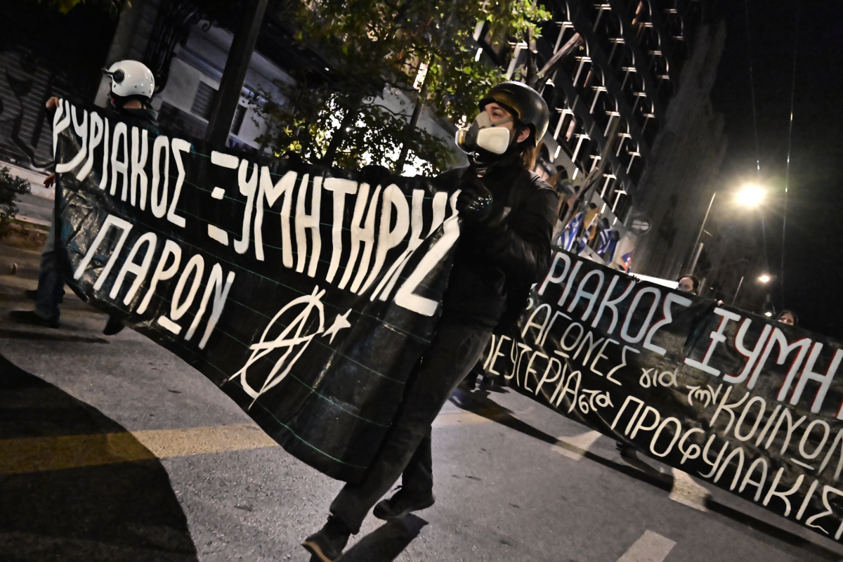 Επεισόδια στην πορεία μνήμης του αναρχικού που σκοτώθηκε από τη βόμβα στους Αμπελόκηπους