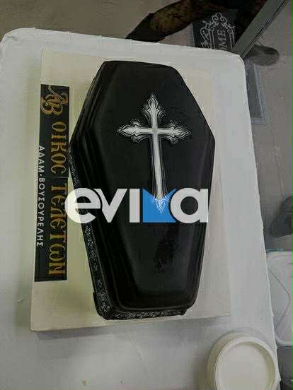 Εύβοια: Πλήθος κόσμου στα εγκαίνια γραφείου τελετών – Η τούρτα σε μορφή φέρετρου 6 Πολυκοσμία στα εγκαίνια γραφείου τελετών στην Εύβοια