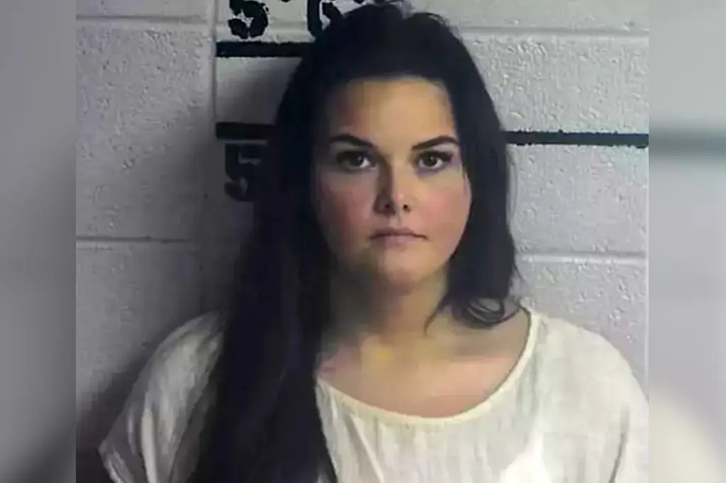 Εκπαιδευτικός κακοποίησε σεξουαλικά μαθητή και του ζήτησε να δολοφονήσει τον σύζυγό της 2 Δασκάλα κακοποίησε σεξουαλικά έφηβο και μετά του ζήτησε να σκοτώσει τον άνδρα της