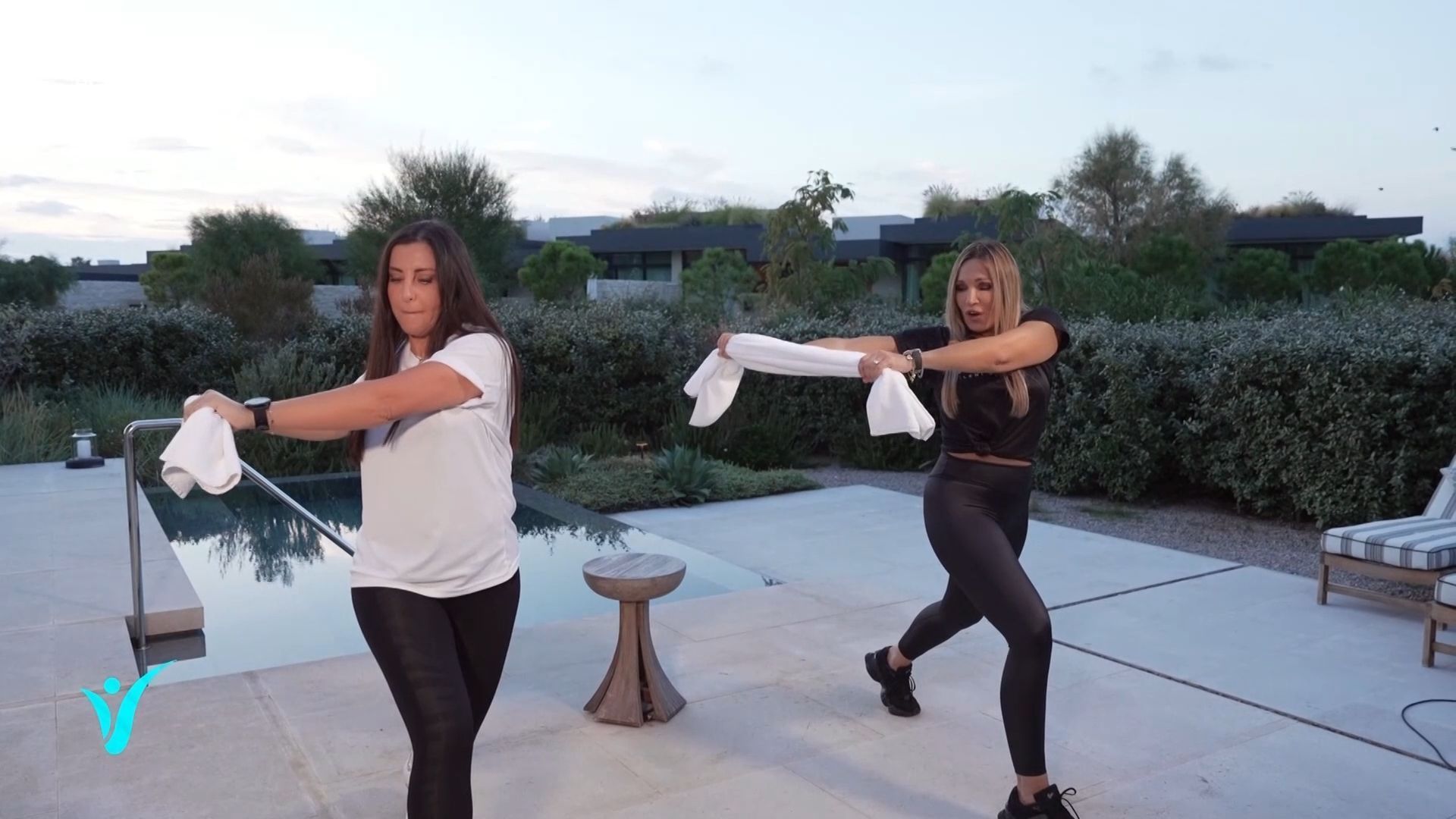 eykoles-askiseis-squat-sto-spiti-chrisimopoiontas-mia-petseta-1763895644