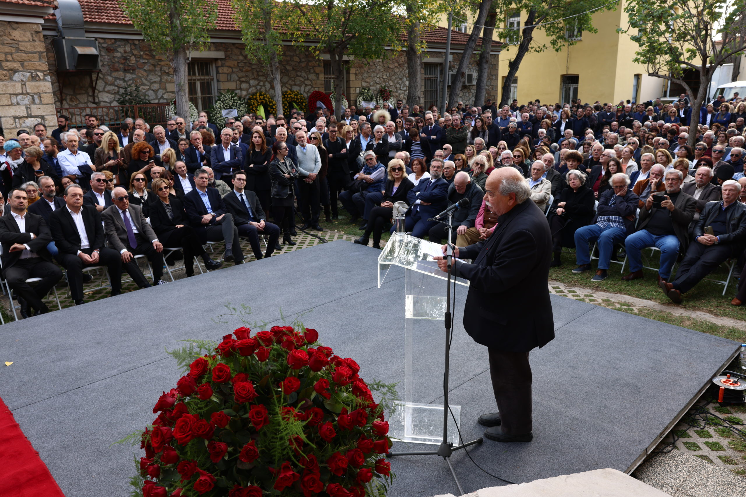 Συγκίνηση στην πολιτική κηδεία του Αλέκου Φλαμπουράρη – Ποιοι παρευρέθηκαν, οι συγκλονιστικοί επικήδειοι 30 Συγκίνηση στην πολιτική κηδεία του Αλέκου Φλαμπουράρη – Ποιοι παρευρέθηκαν, οι συγκλονιστικοί επικήδειοι