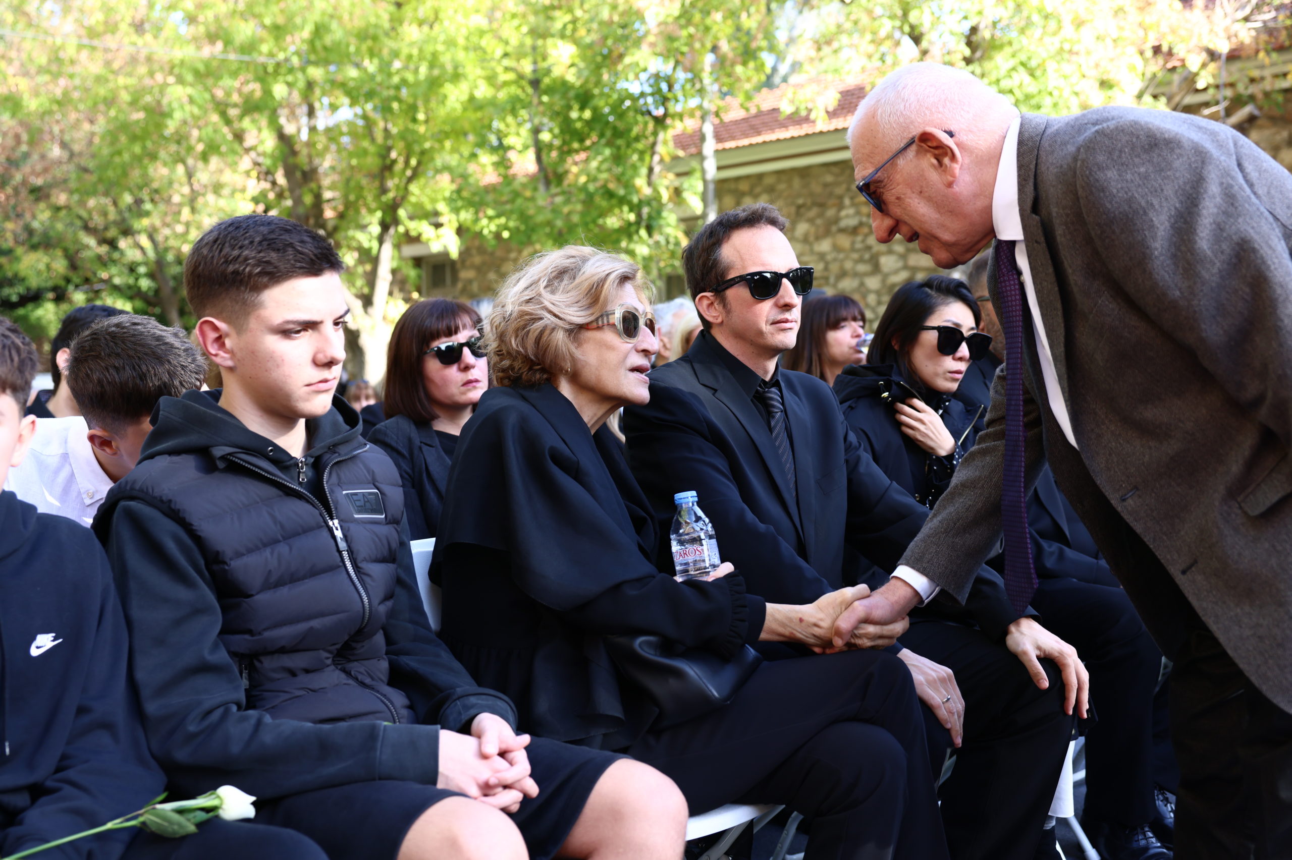 Συγκίνηση στην πολιτική κηδεία του Αλέκου Φλαμπουράρη – Ποιοι παρευρέθηκαν, οι συγκλονιστικοί επικήδειοι 33 Συγκίνηση στην πολιτική κηδεία του Αλέκου Φλαμπουράρη – Ποιοι παρευρέθηκαν, οι συγκλονιστικοί επικήδειοι