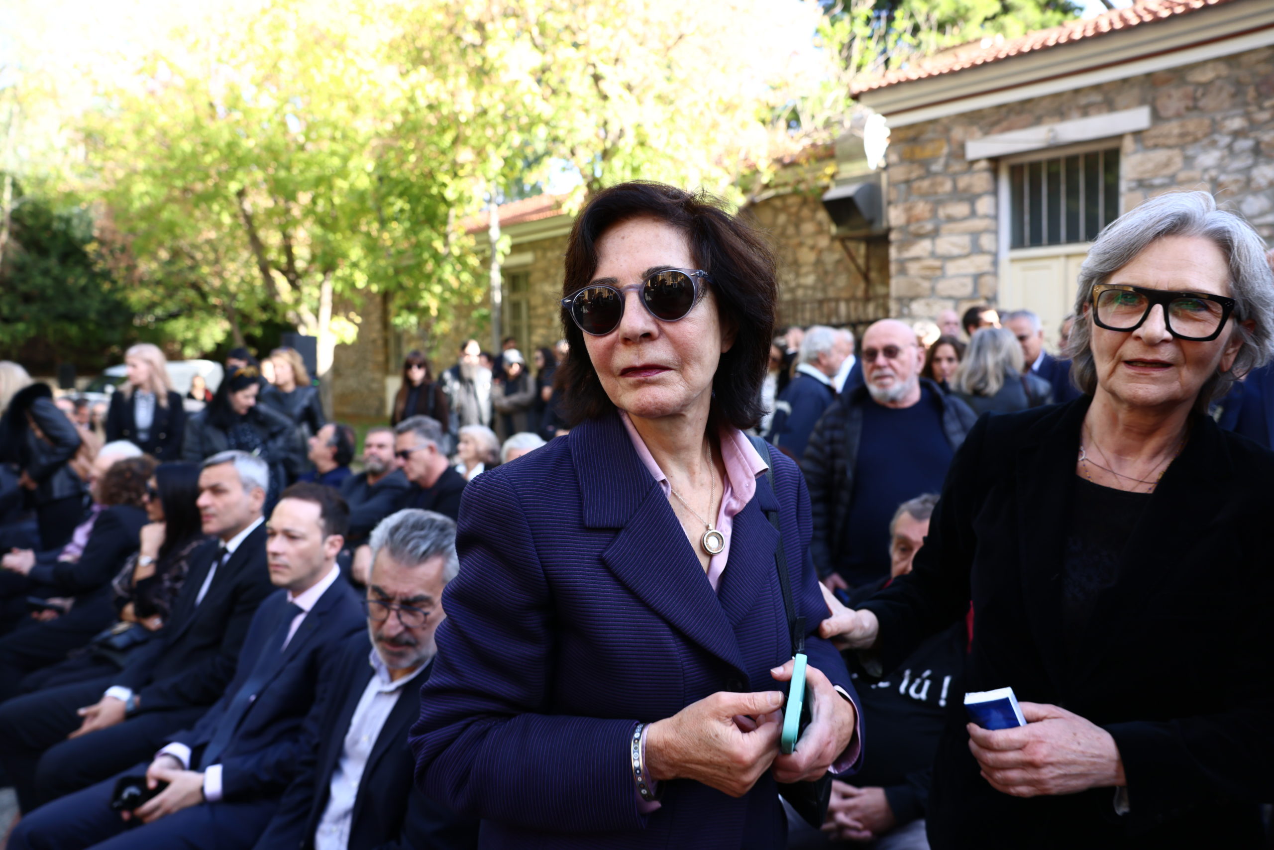 Συγκίνηση στην πολιτική κηδεία του Αλέκου Φλαμπουράρη – Ποιοι παρευρέθηκαν, οι συγκλονιστικοί επικήδειοι 34 Συγκίνηση στην πολιτική κηδεία του Αλέκου Φλαμπουράρη – Ποιοι παρευρέθηκαν, οι συγκλονιστικοί επικήδειοι