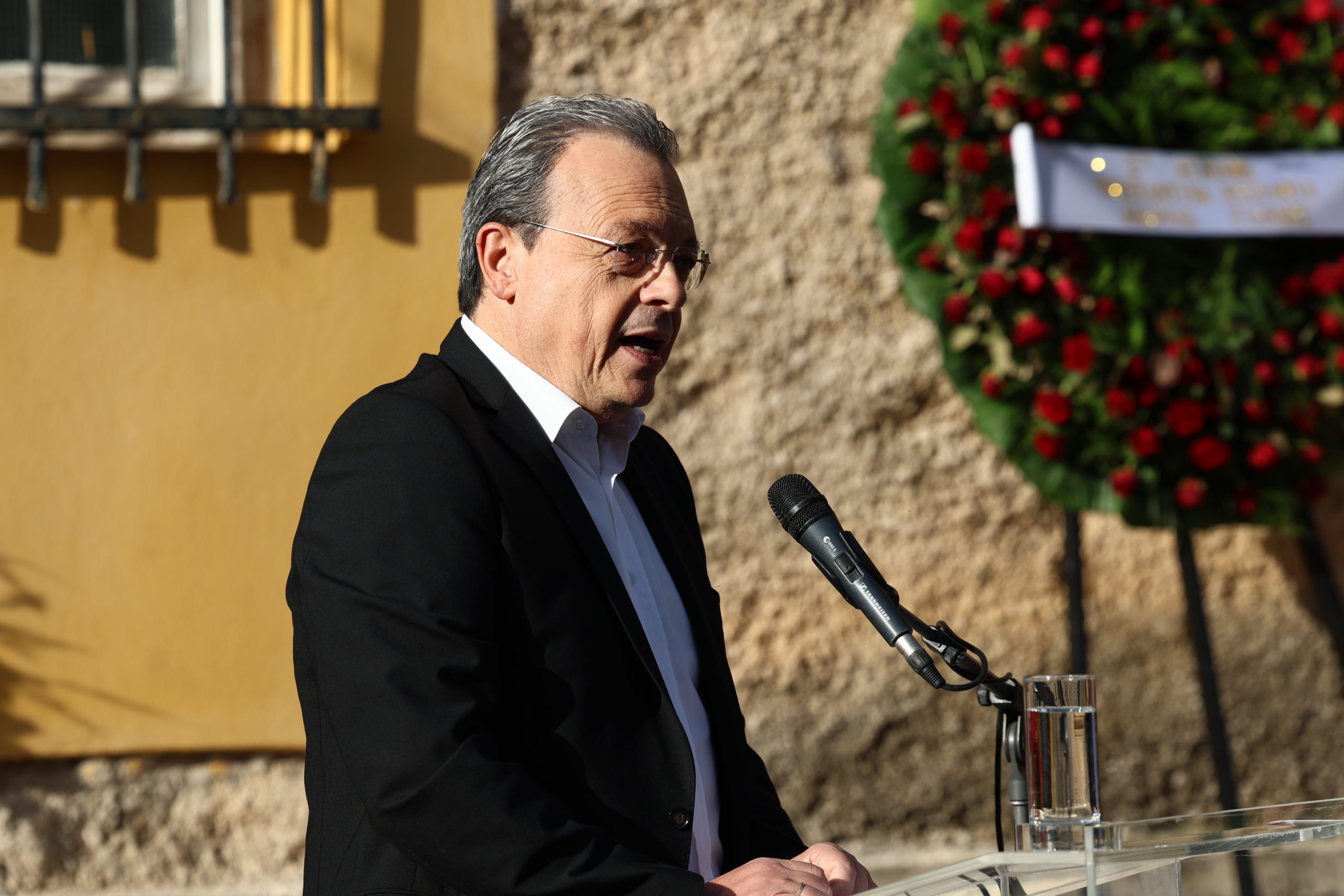 Συγκίνηση στην πολιτική κηδεία του Αλέκου Φλαμπουράρη – Ποιοι παρευρέθηκαν, οι συγκλονιστικοί επικήδειοι 31 Συγκίνηση στην πολιτική κηδεία του Αλέκου Φλαμπουράρη – Ποιοι παρευρέθηκαν, οι συγκλονιστικοί επικήδειοι