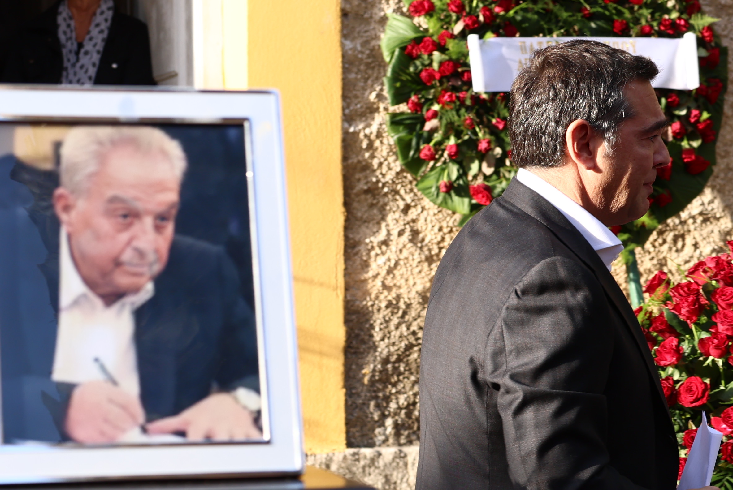 Συγκίνηση στην πολιτική κηδεία του Αλέκου Φλαμπουράρη – Ποιοι παρευρέθηκαν, οι συγκλονιστικοί επικήδειοι 26 Συγκίνηση στην πολιτική κηδεία του Αλέκου Φλαμπουράρη – Ποιοι παρευρέθηκαν, οι συγκλονιστικοί επικήδειοι