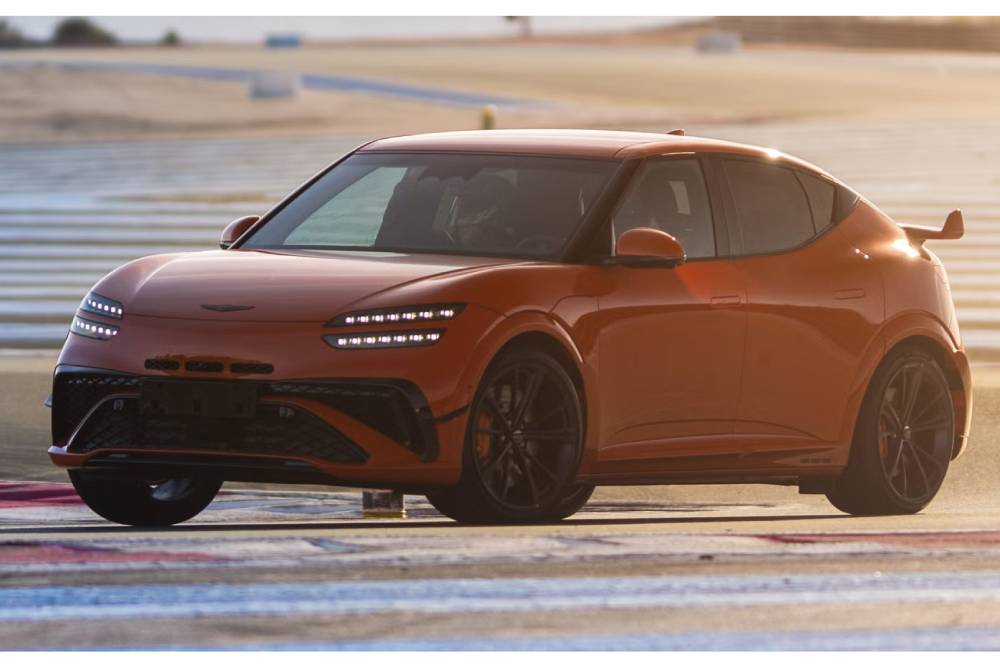 genesis gv60 magma 06