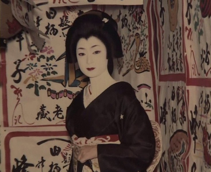 Η αυθεντική γκέισα της Ιαπωνίας Μινέκο Ιβασάκι (φωτογραφία) 19 ggsiihshaaaasgs7
