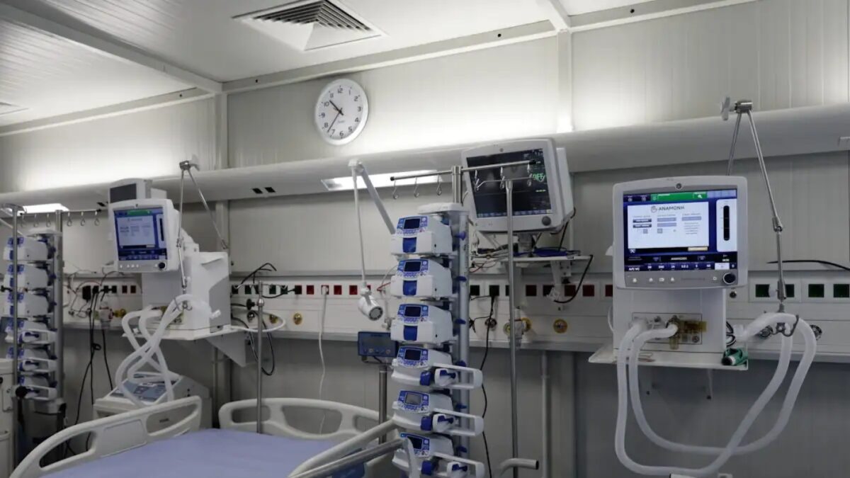 Νοσοκομείο Γεννηματάς: 22χρονος διασωληνωμένος παλεύει για τη ζωή του μετά από στοίχημα με αμάσητο μπέργκερ