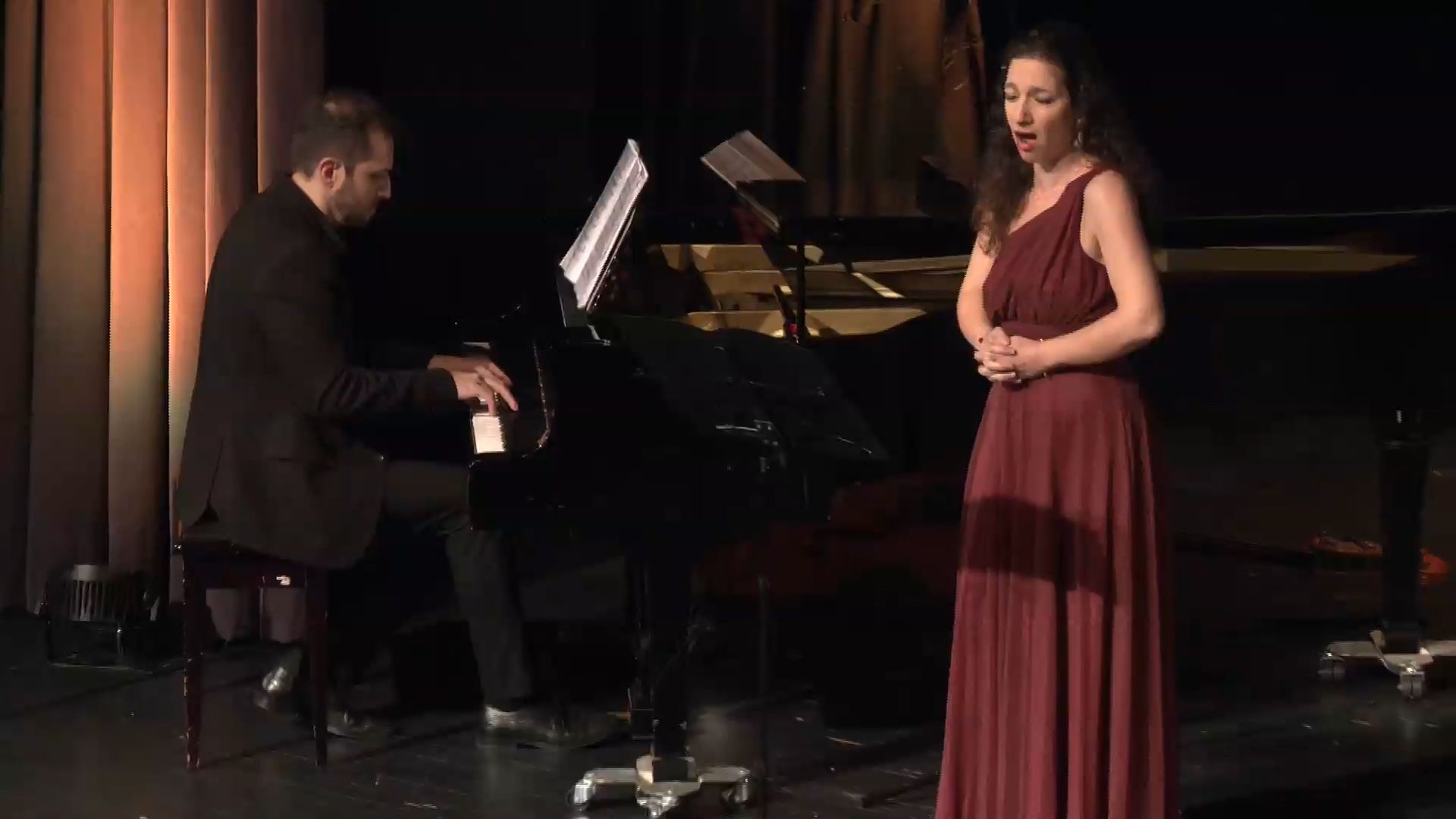 giochan-straoys-afieroma-ston-vasilia-toy-vals-sto-dimotiko-theatro-lamias-1763385991