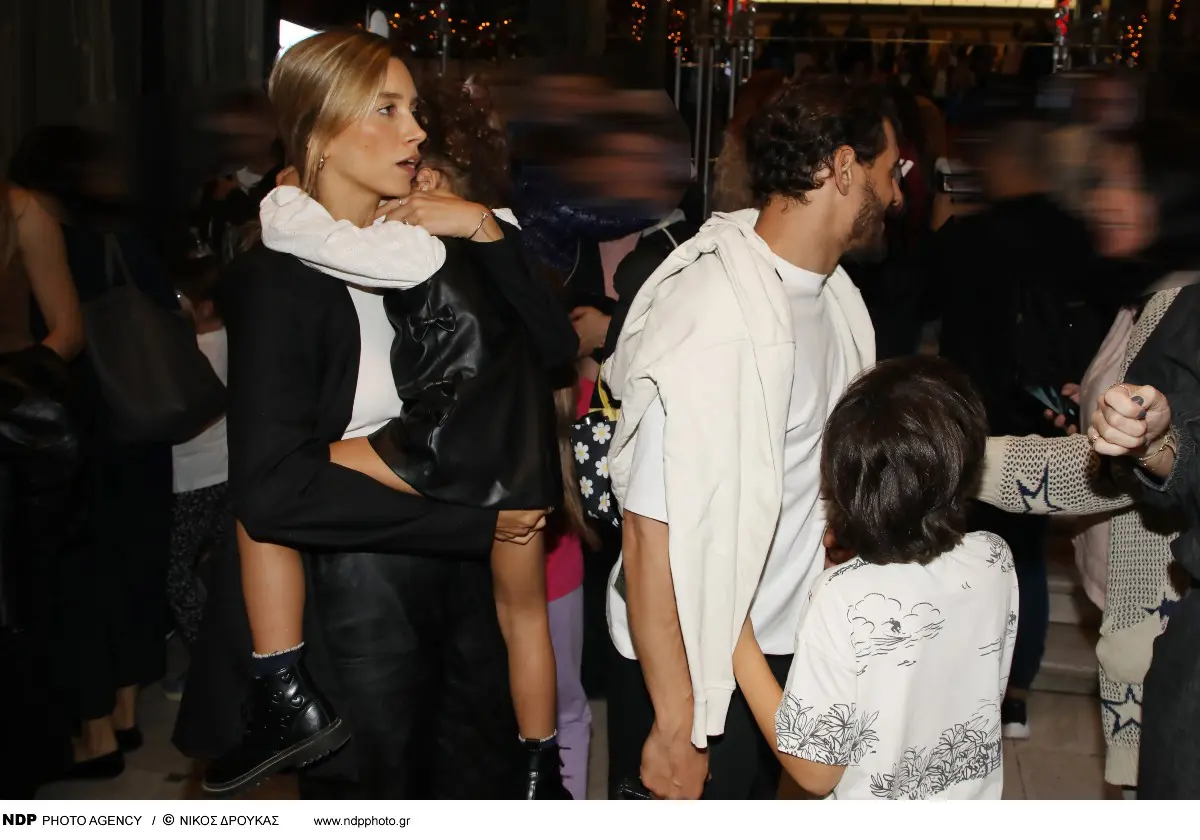 Η Γιολάντα Καλογεροπούλου και ο Σταύρος Σβήγκος μαζί με τα παιδιά τους