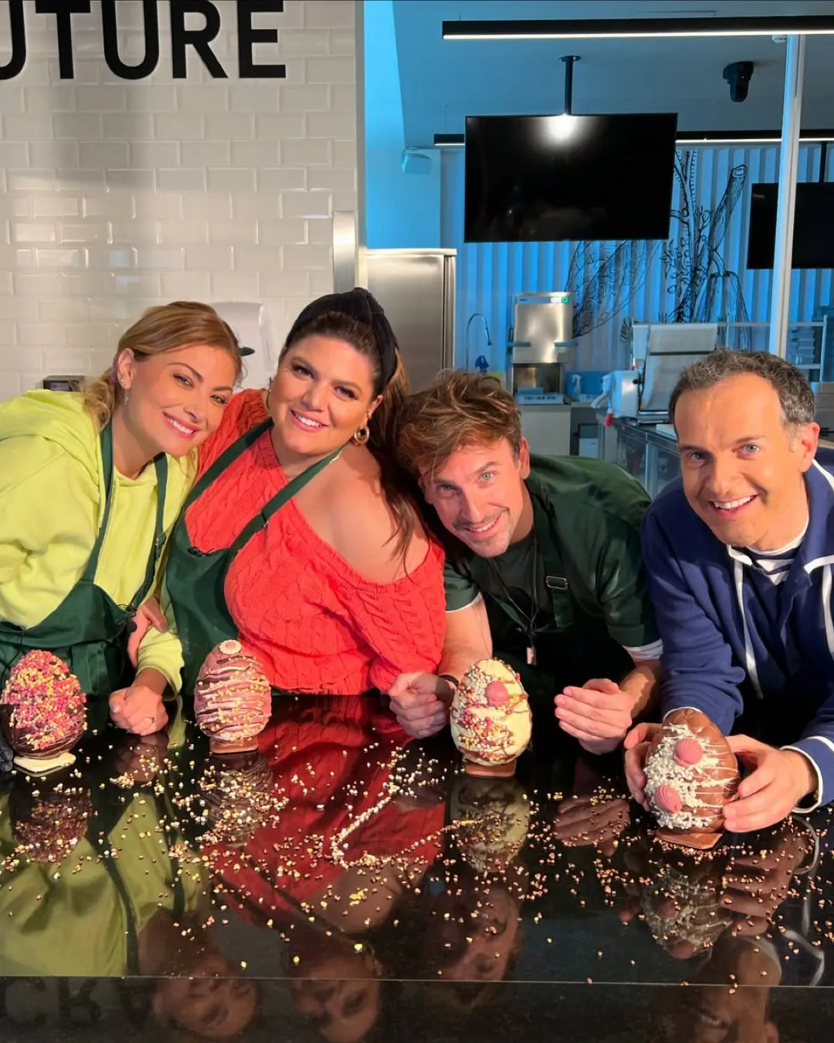 Καβατζίκης για Μπάρκα: «Ήταν άδικο, ένιωσα σαν να περίμεναν τη Δανάη με ένα όπλο στη γωνία» 6 Η ομάδα του Πάμε Δανάη