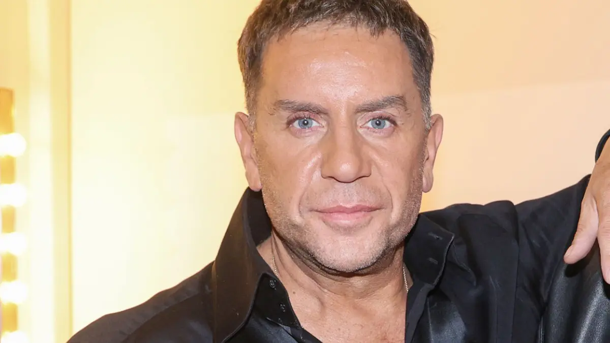 Γιώργος Μαζωνάκης: Το βίντεο από το παρασκήνιο λίγο πριν την πρεμιέρα στην Ακτή Πειραιώς 2 Ο Γιώργος Μαζωνάκης στα καμαρίνια