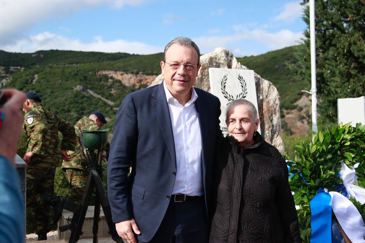 Με λαμπρότητα η 83η επέτειος της ανατίναξης της γέφυρας του Γοργοποτάμου – Οι τοποθετήσεις Σταϊκούρα και Φάμελλου