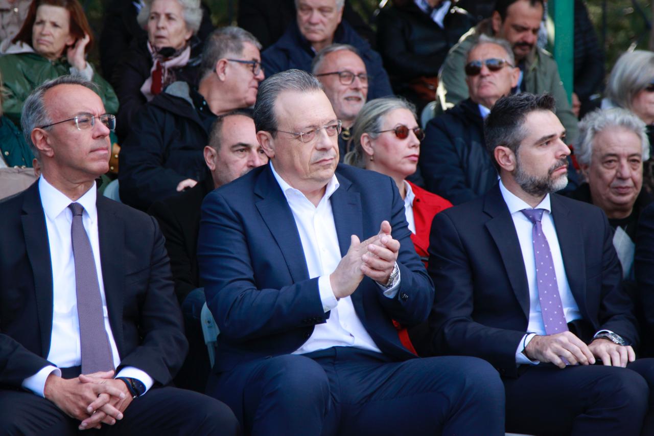 Με λαμπρότητα η 83η επέτειος της ανατίναξης της γέφυρας του Γοργοποτάμου – Οι τοποθετήσεις Σταϊκούρα και Φάμελλου