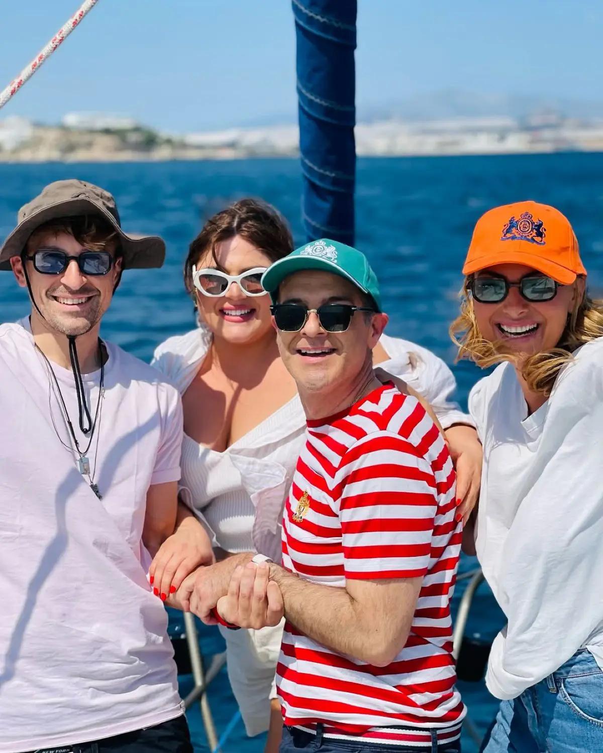 Καβατζίκης για Μπάρκα: «Ήταν άδικο, ένιωσα σαν να περίμεναν τη Δανάη με ένα όπλο στη γωνία» 5 Η ομάδα του Πάμε Δανάη