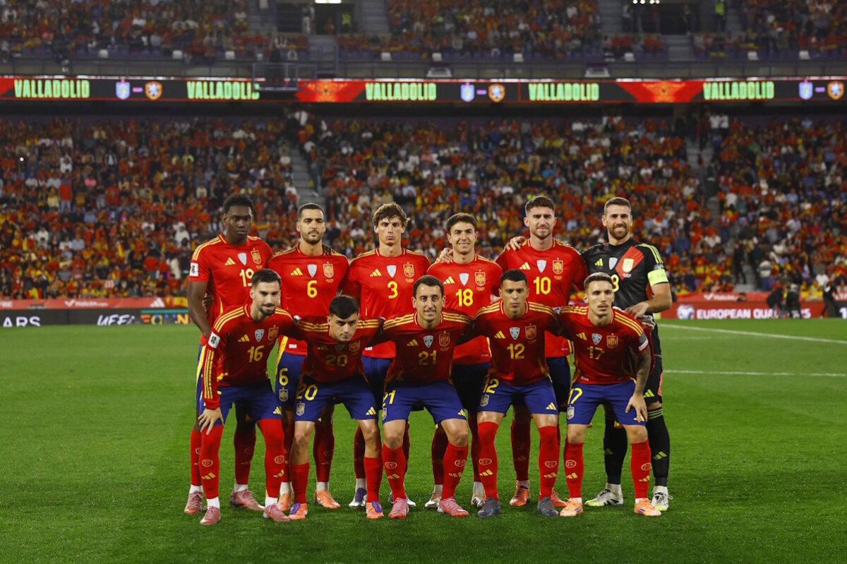 Η Εθνική Ισπανίας αποκάλυψε τη φανέλα που θα φορέσουν οι παίκτες της στο Παγκόσμιο Κύπελλο 2026