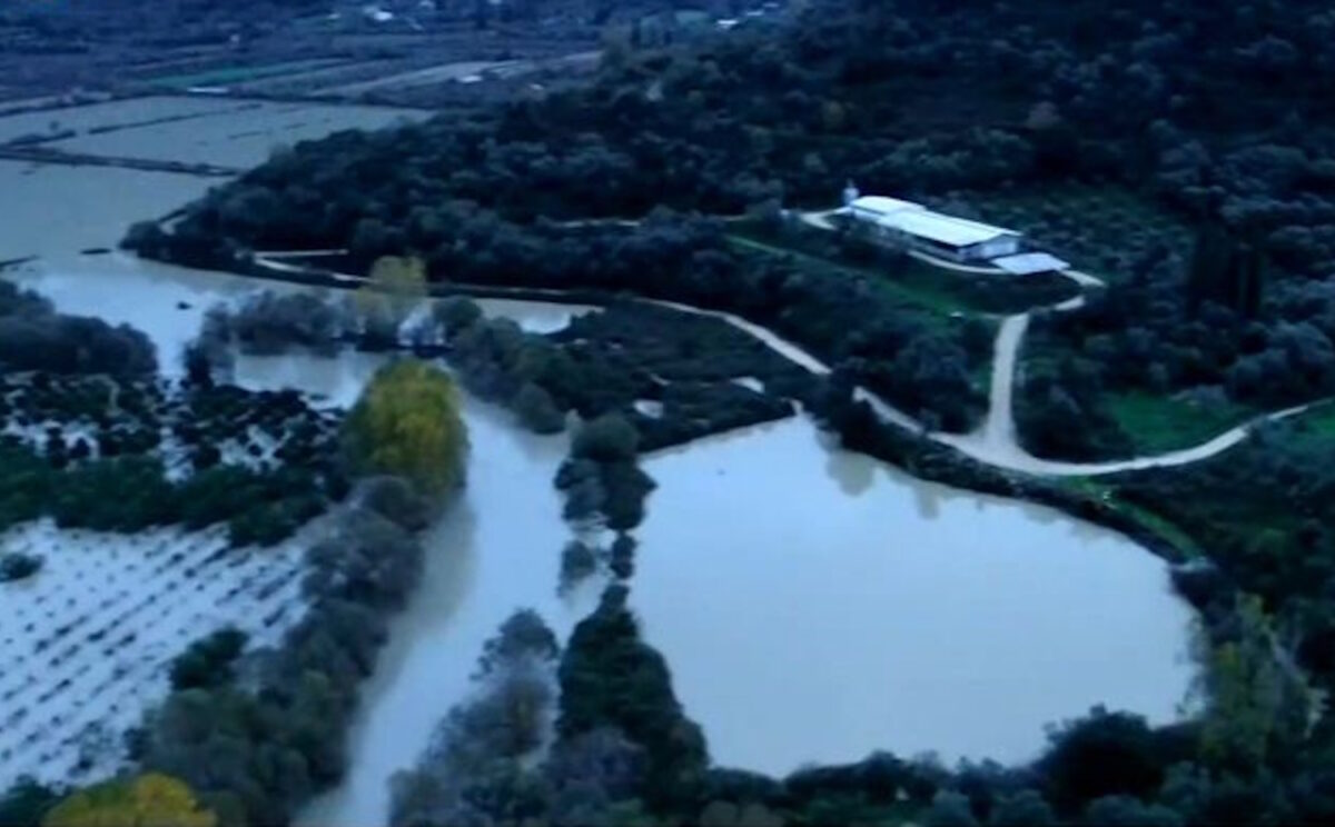 Καιρός: Δυνατές καταιγίδες έως το βράδυ – Ζώνη λαίλαπας 200 χλμ σε Λευκάδα, Πρέβεζα, Θεσπρωτία και Γιάννενα