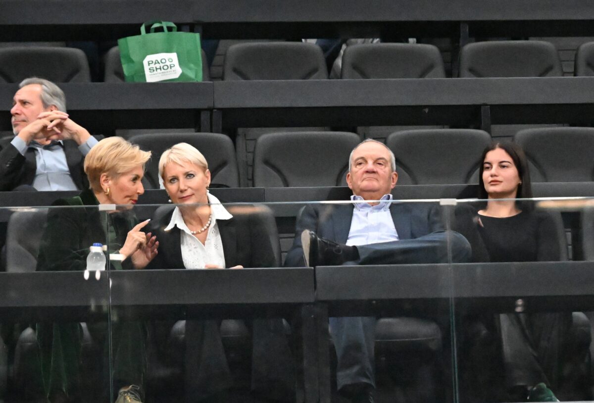Κώστας Καραμανλής και Νατάσα Παζαΐτη παρακολούθησαν από κοντά το Παναθηναϊκός – Dubai BC στη Euroleague