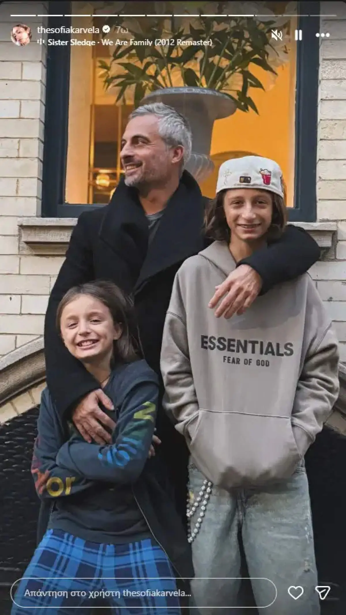 Σοφία Καρβέλα: Η εικόνα με τον πρώην σύζυγό της και τους γιους τους 2 Ο Θανάσης Πανουργιάς με τους γιους του