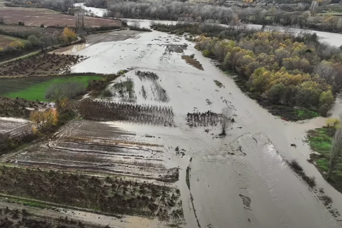 Καστοριά: Η στάθμη της λίμνης αυξήθηκε κατά 18 εκατοστά – Εντυπωσιακές εικόνες καταστροφής στον υπόλοιπο νομό