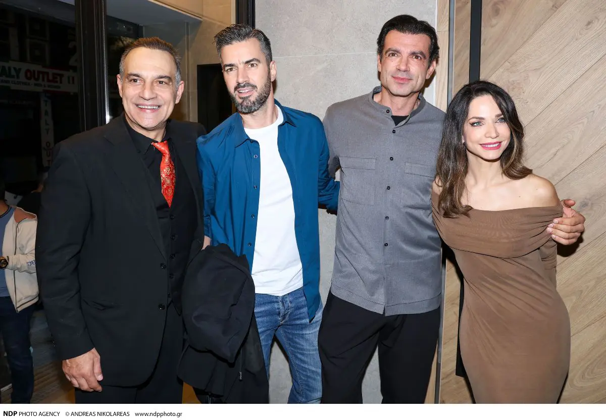 Κατερίνα Γερονικολού – Γιάννης Τσιμιτσέλης: Το λατρεμένο ζευγάρι ενώνει τις δυνάμεις του στη σκηνή (Φωτογραφίες) 9 Η Κατερίνα Γερονικολού και ο Γιάννης Τσιμιτσέλης στην πρεμιέρα "Το Όνομα"