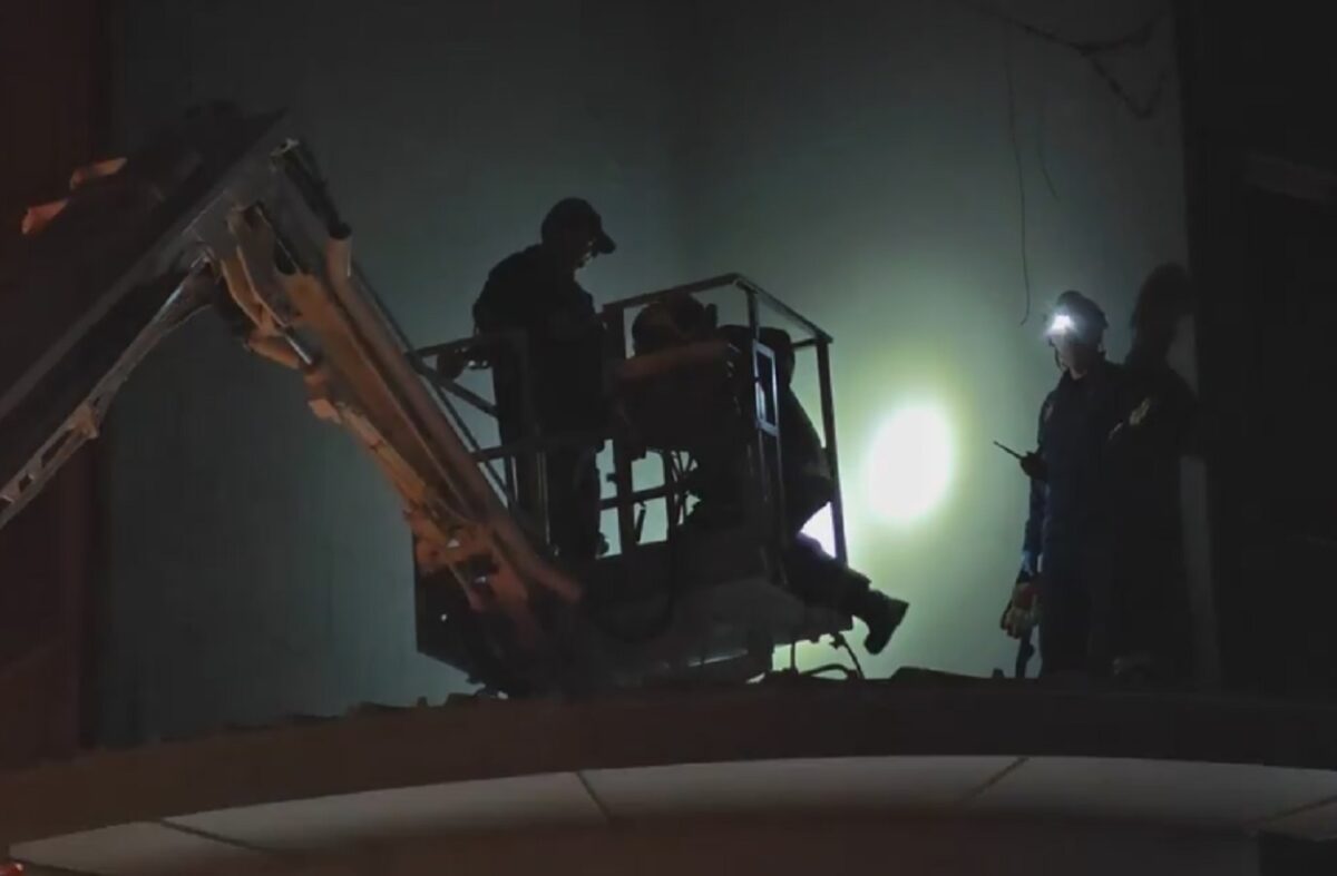 Κεραμεικός: Άνδρας έπεσε από τον τέταρτο όροφο πολυκατοικίας – Άμεση επέμβαση Πυροσβεστικής και ΕΚΑΒ