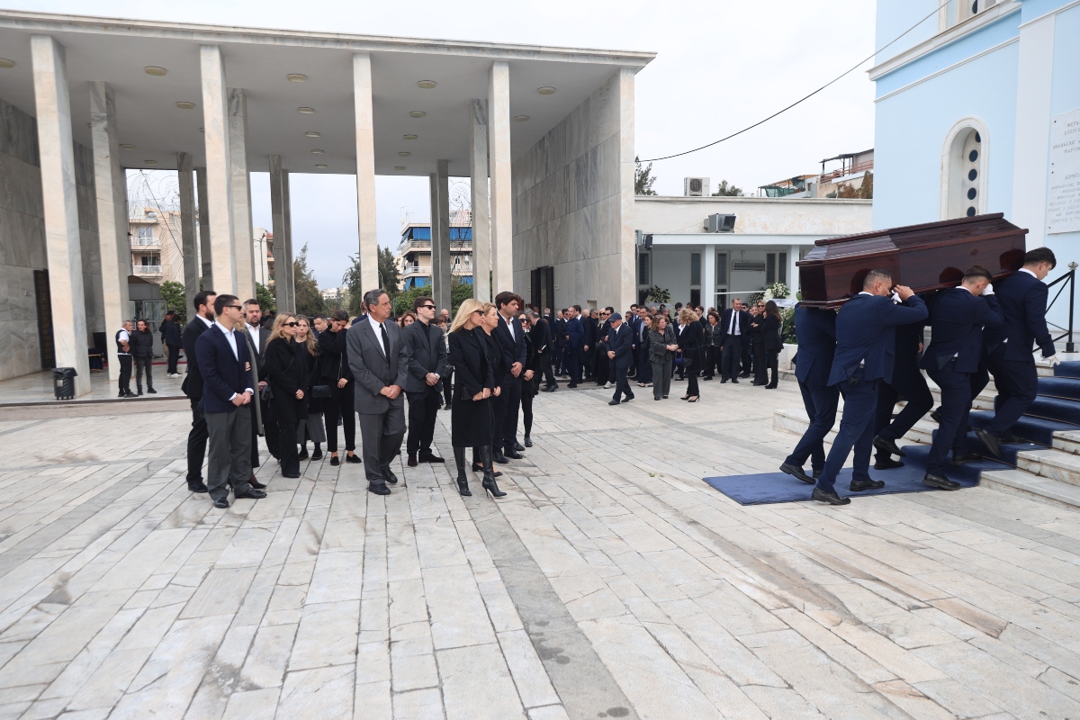 Κηδεία Μαρινόπουλου