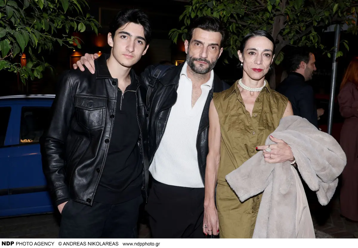 Ο Νίκος Κουρής με την Έλενα Τοπαλίδου και τον γιο τους