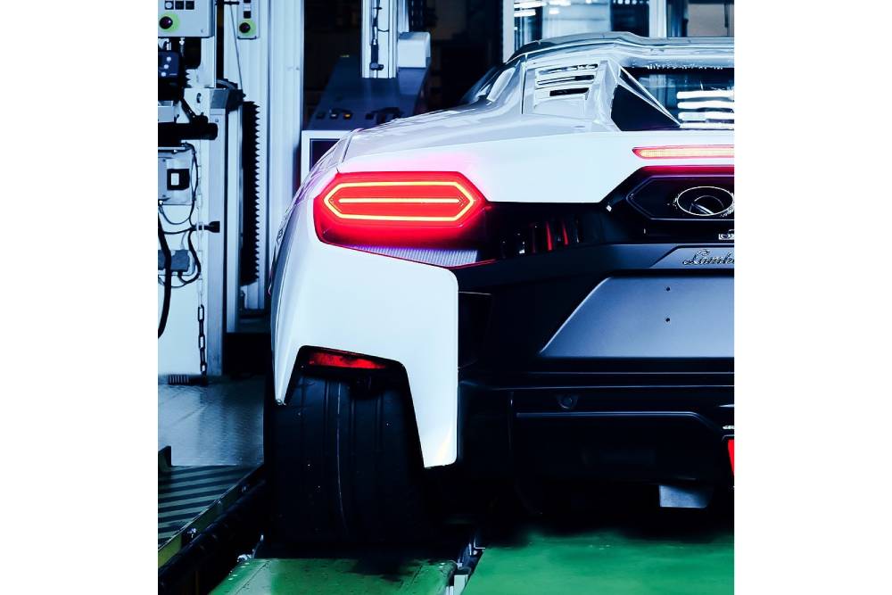 Μέσα στα μυστικά της Lamborghini Temerario 8 lamborghini-temerario-poses-for-the-camera-on-the- (3)