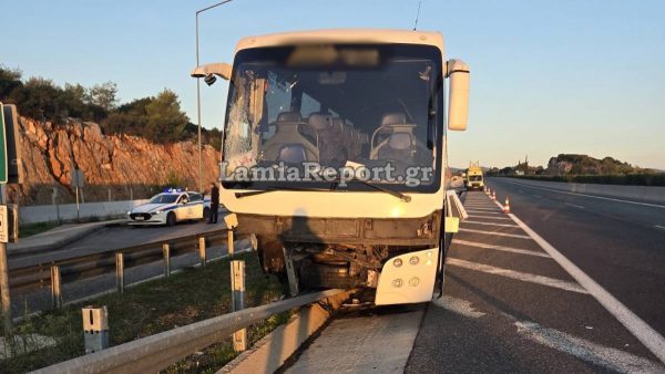 Λαμία: Λεωφορείο συγκρούστηκε με μπάρες στην εθνική οδό – Τραυματίστηκαν 5 επιβάτες και ο οδηγός 5 Τροχαίο με τουριστικό λεωφορείο στην Αθηνών - Λαμίας