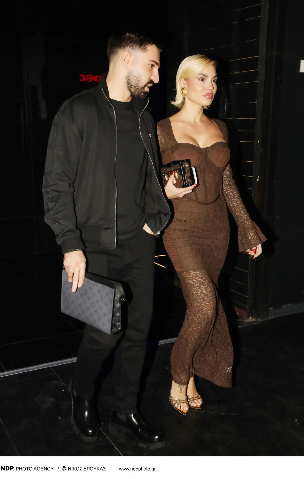 Παναγιώταρου: Οι ρομαντικές στιγμές στα μπουζούκια με τον αγαπημένο της, Αλέξανδρο Λυκούδη (Φωτογραφίες) 7 Η Αλεξάνδρα Παναγιώταρου και ο Αλέξανδρος Λυκούδης στα μπουζούκια