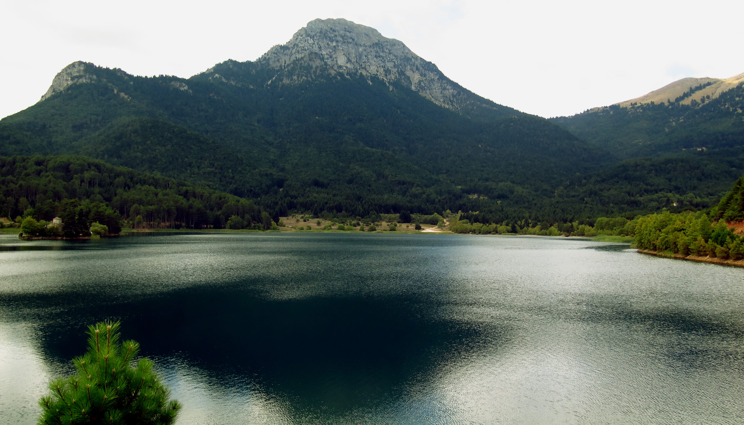 Λίμνη Δόξα: Φθινοπωρινή εξόρμηση στη «μικρή Ελβετία» της ορεινής Κορινθίας, μόλις 3 ώρες από την Αθήνα 12 Λίμνη Δόξα