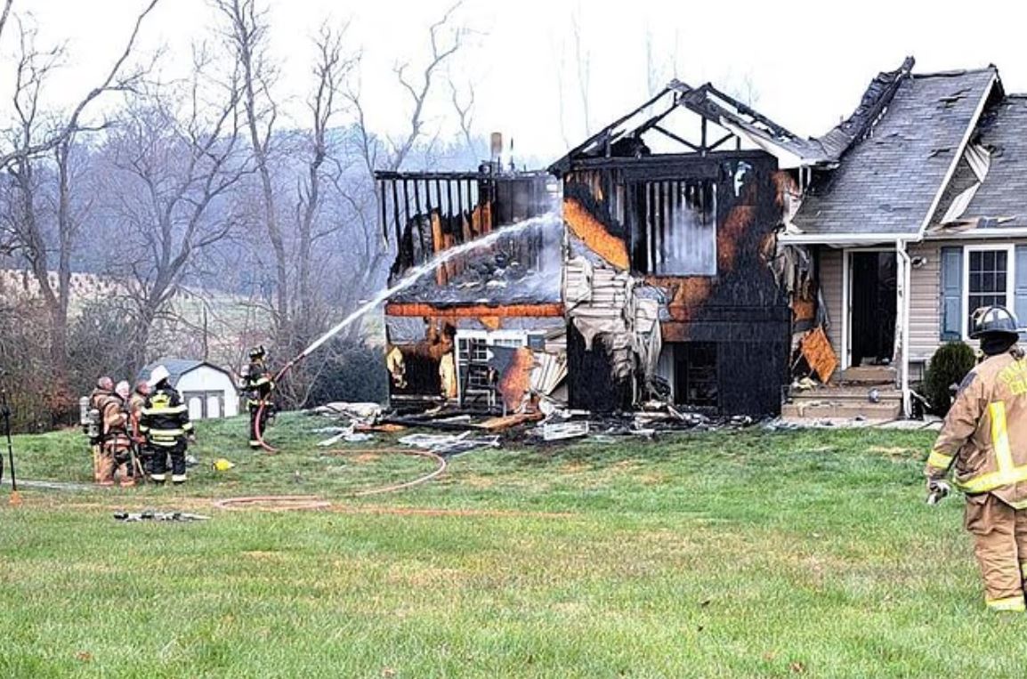 Πυρπόλησε το σπίτι της πρώην συζύγου του μετά από καβγά – «Καταστράφηκαν ολοσχερώς»