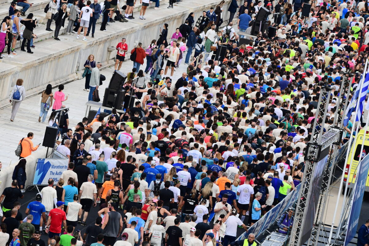 42ος Αυθεντικός Μαραθώνιος Αθήνας 2025: Συμμετοχή από όλες τις γενιές για την Ελλάδα – Δείτε φωτογραφίες