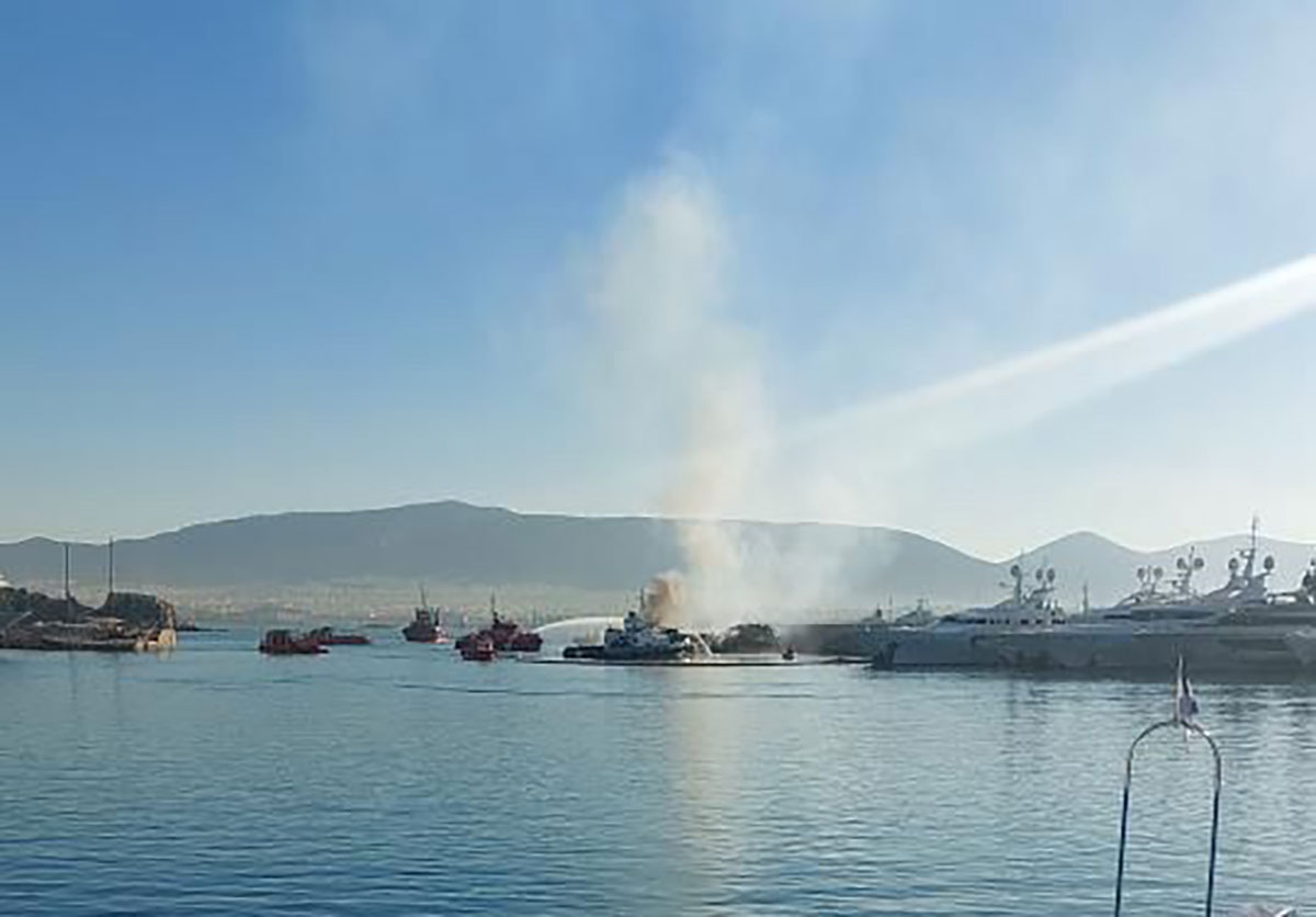 Μαρίνα Ζέας: Καταστροφή και στάχτες από πυρκαγιά σε σκάφη – Δείτε εικόνες