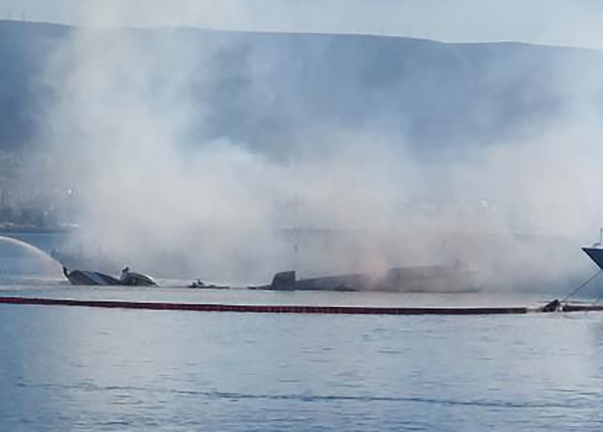 Μαρίνα Ζέας: Καταστροφή και στάχτες από πυρκαγιά σε σκάφη – Δείτε εικόνες