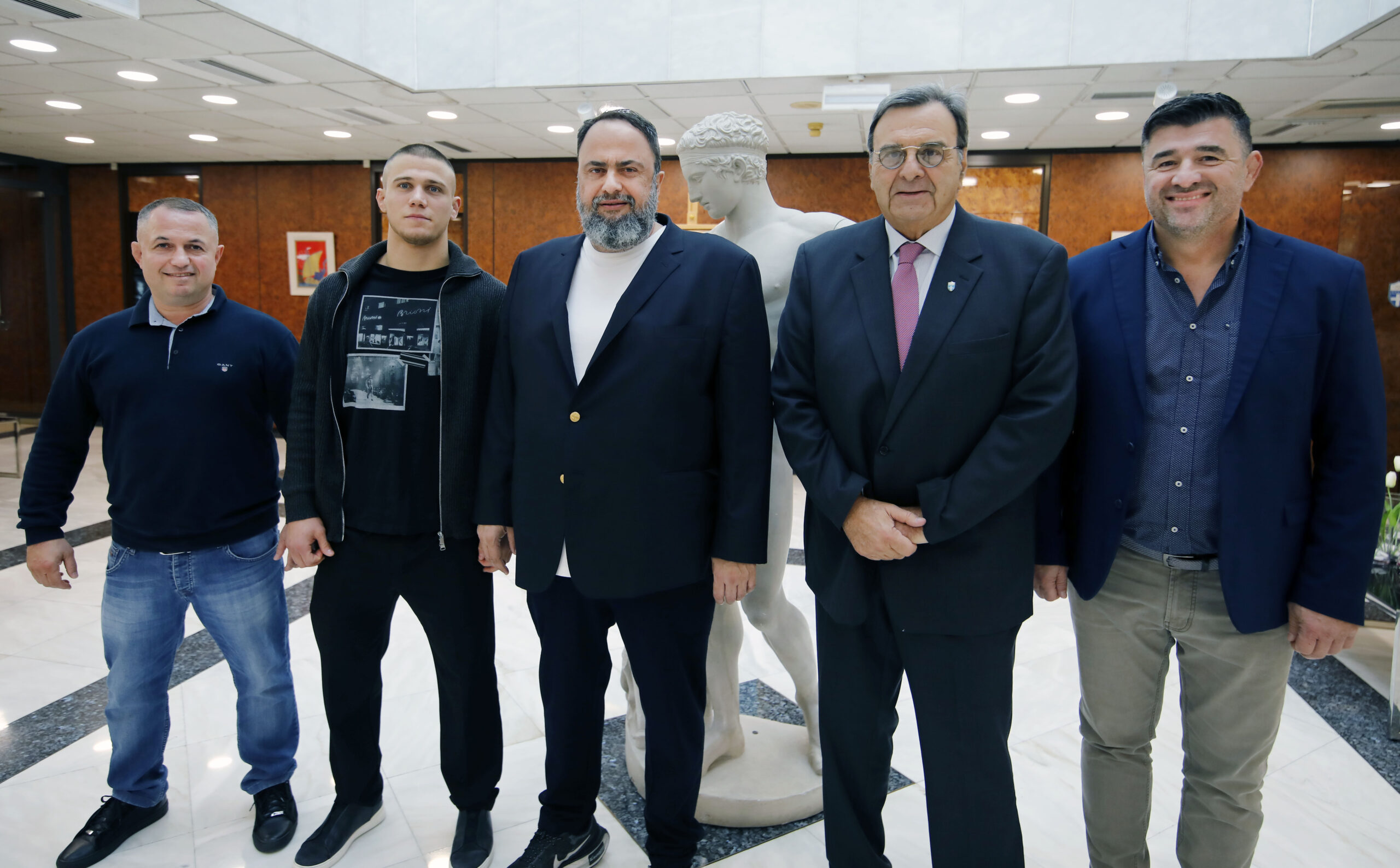 Ο Βαγγέλης Μαρινάκης συναντήθηκε με τον Γιώργο Κουγιουμτσίδη: «Είναι πολεμιστής, θα τον υποστηρίζω μέχρι το Λος Άντζελες» 3 Ο Βαγγέλης Μαρινάκης συναντήθηκε με τον Γιώργο Κουγιουμτσίδη: «Είναι πολεμιστής, θα τον υποστηρίζω μέχρι το Λος Άντζελες»