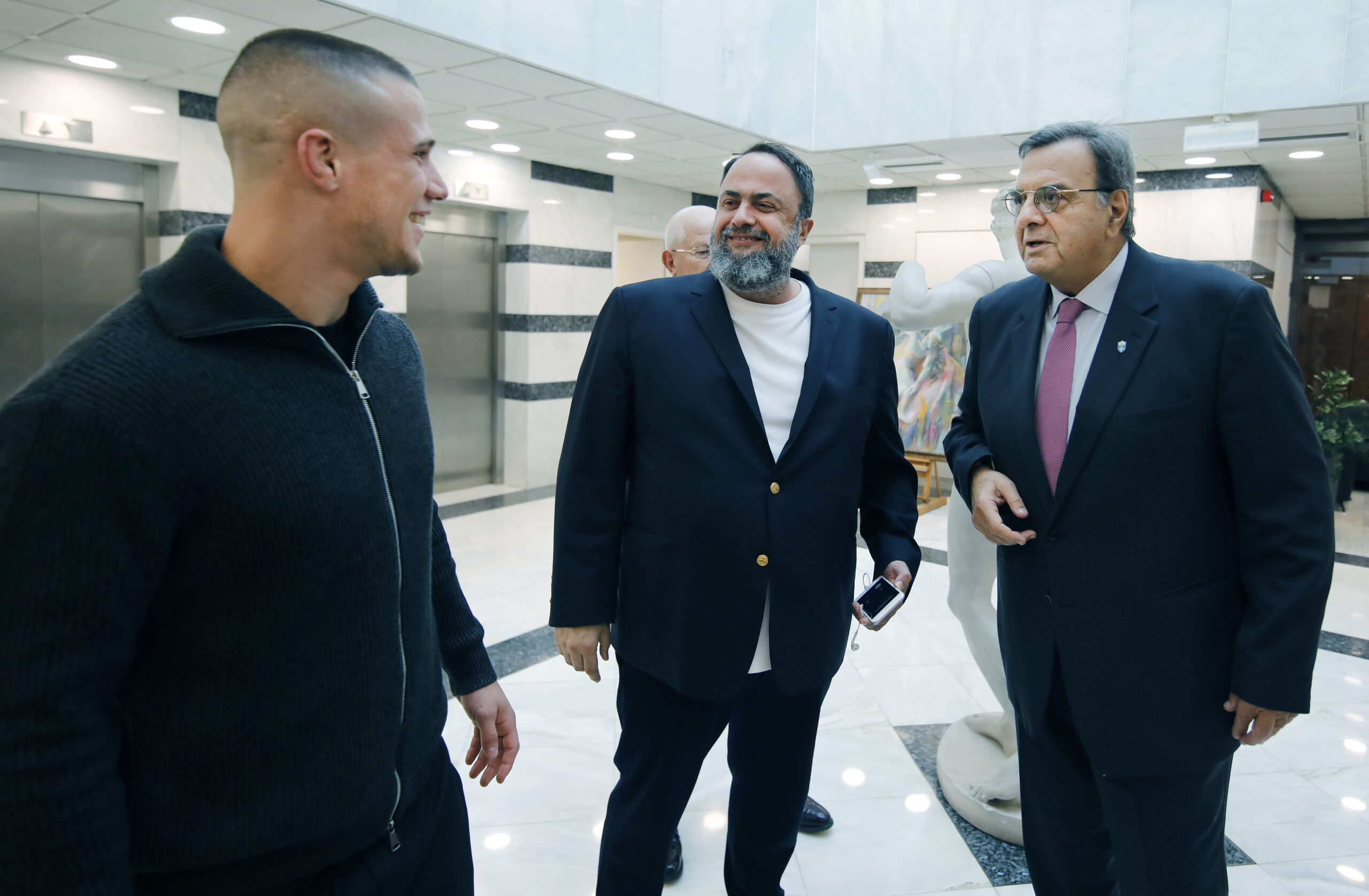 Ο Βαγγέλης Μαρινάκης συναντήθηκε με τον Γιώργο Κουγιουμτσίδη: «Είναι πολεμιστής, θα τον υποστηρίζω μέχρι το Λος Άντζελες» 4 Ο Βαγγέλης Μαρινάκης συναντήθηκε με τον Γιώργο Κουγιουμτσίδη: «Είναι πολεμιστής, θα τον υποστηρίζω μέχρι το Λος Άντζελες»