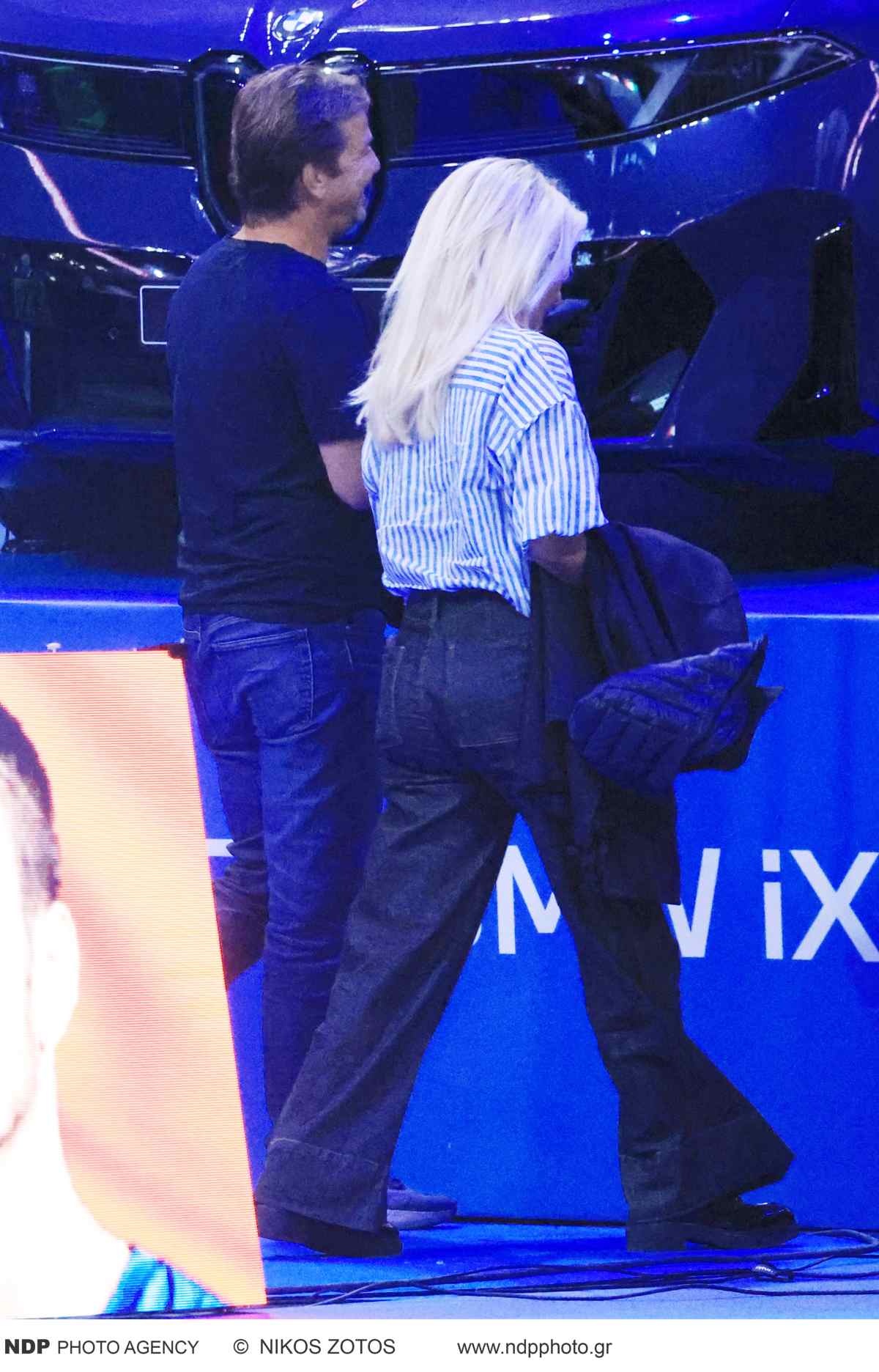 Η Ελένη Μενεγάκη και ο Ματεό Παντζόπουλος στο γήπεδο