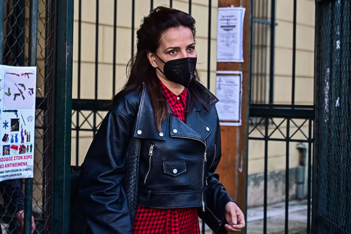 Γνωστοί Έλληνες που συνελήφθησαν: Από τη Ματσούκα και τον Μπισμπίκη μέχρι τον Μάστορα 7 Δίκη στο Αυτόφωρο της ηθοποιού Δήμητρας Ματσούκα,